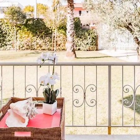Louise Villa Forte dei Marmi