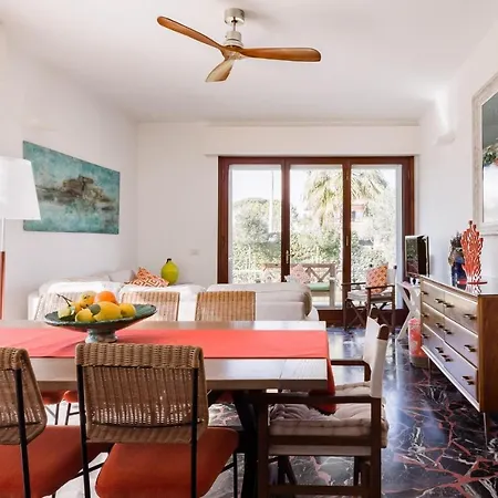 Louise Forte dei Marmi
